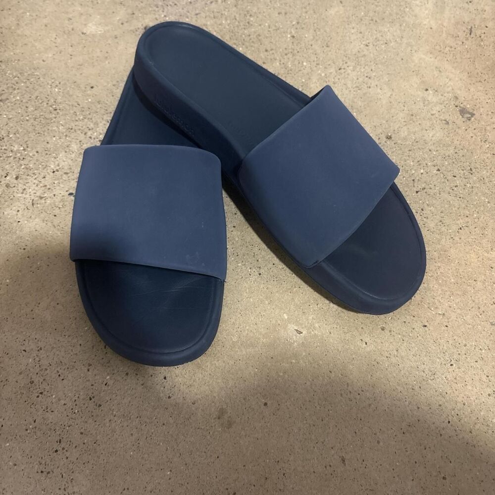 Lululemon Men's Blue Slides - Picture 2 of 4